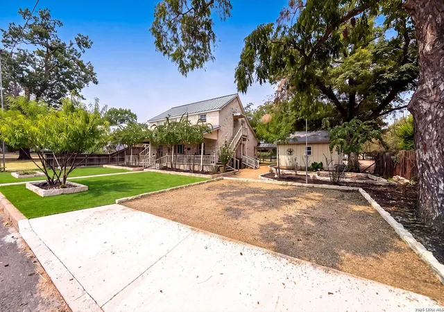 Photo 2 of Single family home for sale at 204 N Acorn St, Fredericksburg, TX 78624 | MLS# 2013613 | Listing updated on 2026-09-13