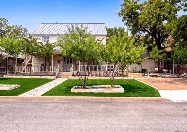 Photo 3 of Single family home for sale at 204 N Acorn St, Fredericksburg, TX 78624 | MLS# 2013613 | Listing updated on 2026-09-13