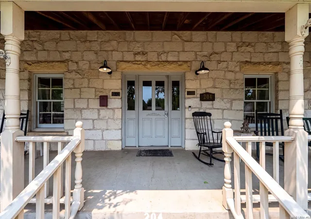 Photo 4 of Single family home for sale at 204 N Acorn St, Fredericksburg, TX 78624 | MLS# 2013613 | Listing updated on 2026-09-13