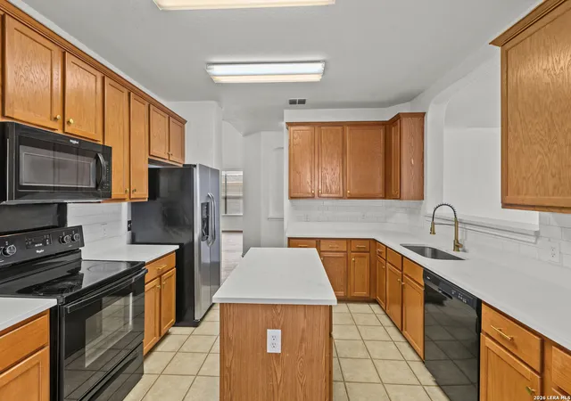 Photo 4 of Single family home for sale at 2611 Lyra Cv, Converse, TX 78109 | MLS# 2013618 | Listing updated on 2026-09-17