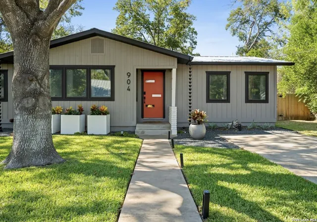Photo 1 of Single family home for sale at 904 N Orange St, Fredericksburg, TX 78624 | MLS# 2013629 | Listing updated on 2026-09-13