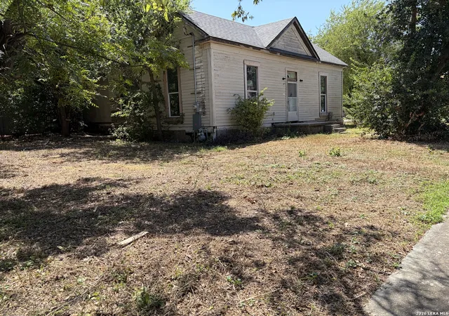 Photo 2 of Single family home for sale at 1002 Nolan St, San Antonio, TX 78202 | MLS# 2013636 | Listing updated on 2026-09-14