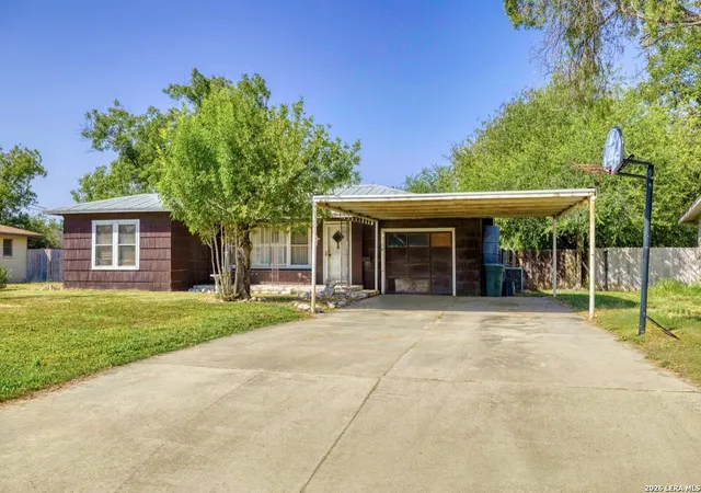 Photo 3 of Sale Pending at 541 North 4th, Uvalde, TX 78801 | MLS# 2013658 | Listing updated on 2026-09-14