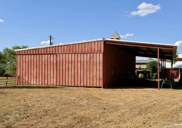 Photo 3 of House for sale at 2710 N State Hwy 80, Nixon, TX 78140 | MLS# 2013664 | Listing updated on 2026-09-13