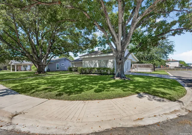 Photo 3 of Single family home for sale at 825 Marilyn Dr, Schertz, TX 78154 | MLS# 2013679 | Listing updated on 2026-10-08