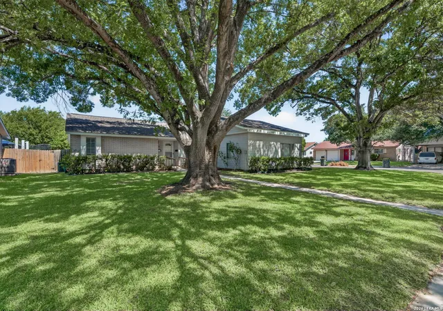 Photo 3 of Single family home for sale at 825 Marilyn Dr, Schertz, TX 78154 | MLS# 2013679 | Listing updated on 2026-10-08