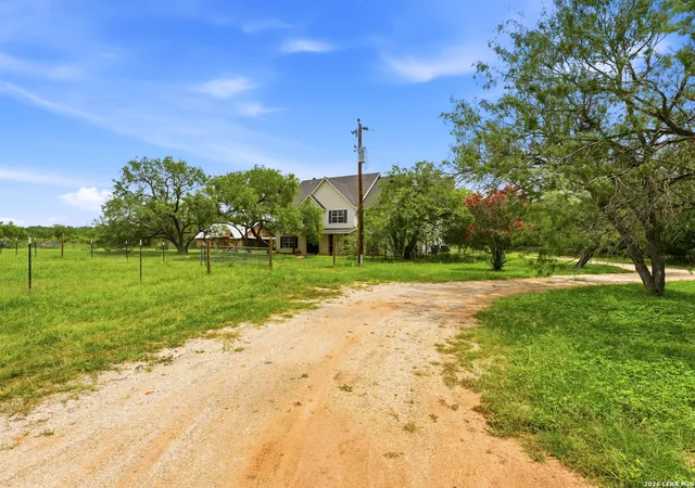 Photo 4 of Single family home for sale at 1208 Odaniel School Rd, Seguin, TX 78155 | MLS# 2013687 | Listing updated on 2026-09-13