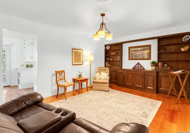 Photo 4 of Single family home for sale at 827 W Merriweather St, New Braunfels, TX 78130 | MLS# 2013715 | Listing updated on 2026-09-13