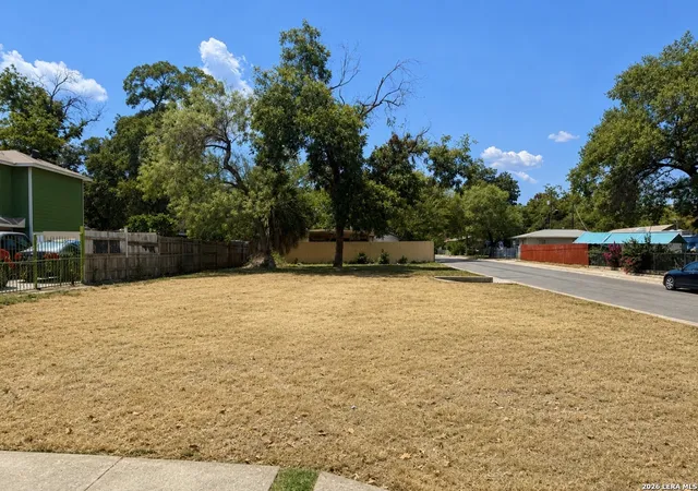 Photo 1 of Sale Pending at 403 S San Bernardo Ave, San Antonio, TX 78237 | MLS# 2013726 | Listing updated on 2026-09-08