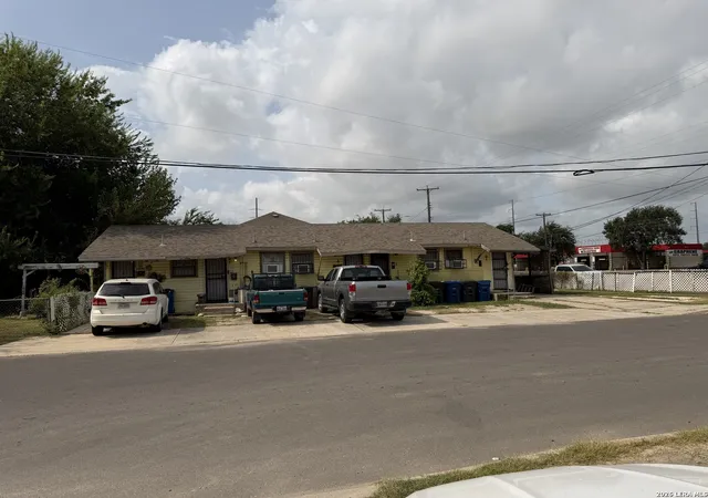 Photo 3 of Sale Pending at 1202 S General Mcmullen Dr, San Antonio, TX 78237 | MLS# 2013741 | Listing updated on 2026-09-12