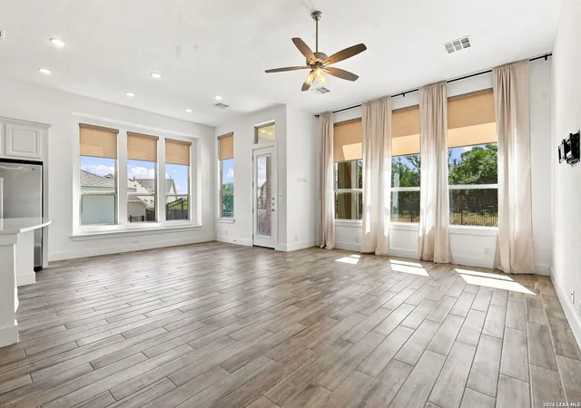 Photo 4 of Single family home for sale at 517 Huntwick Dr, Boerne, TX 78006 | MLS# 2013742 | Listing updated on 2026-09-23