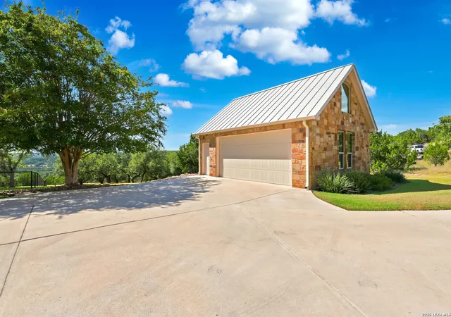 Photo 3 of Single family home for sale at 116 Peppergrass Dr, Spring Branch, TX 78070 | MLS# 2013746 | Listing updated on 2026-09-14