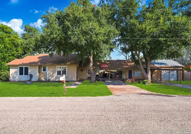 Photo 3 of Single family home for sale at 1604 J St, Floresville, TX 78114 | MLS# 2013748 | Listing updated on 2026-09-17