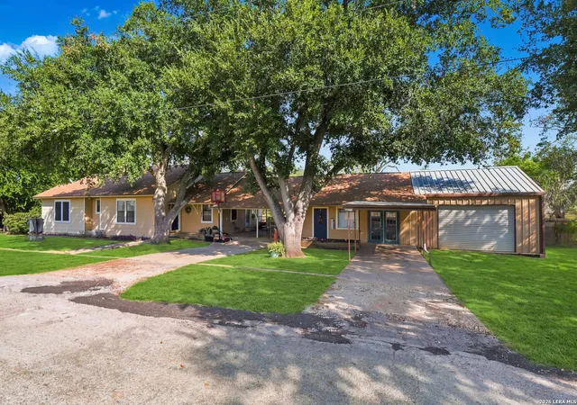 Photo 3 of Single family home for sale at 1604 J St, Floresville, TX 78114 | MLS# 2013748 | Listing updated on 2026-09-25