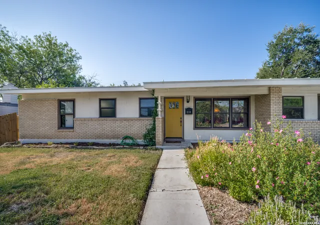 Photo 3 of Sale Pending at 218 Sprucewood Ln, San Antonio, TX 78216 | MLS# 2013754 | Listing updated on 2026-09-20