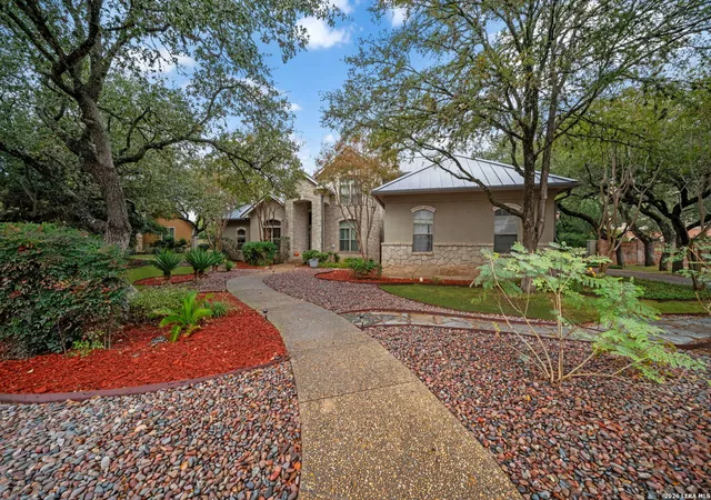 Photo 3 of Single family home for sale at 31 Royal Waters Dr, San Antonio, TX 78248 | MLS# 2013781 | Listing updated on 2026-09-14