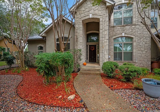 Photo 4 of Single family home for sale at 31 Royal Waters Dr, San Antonio, TX 78248 | MLS# 2013781 | Listing updated on 2026-09-14