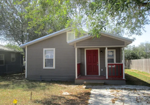 Photo 1 of Single family home for sale at 506 E Sarah St, Beeville, TX 78102 | MLS# 2013822 | Listing updated on 2026-09-24