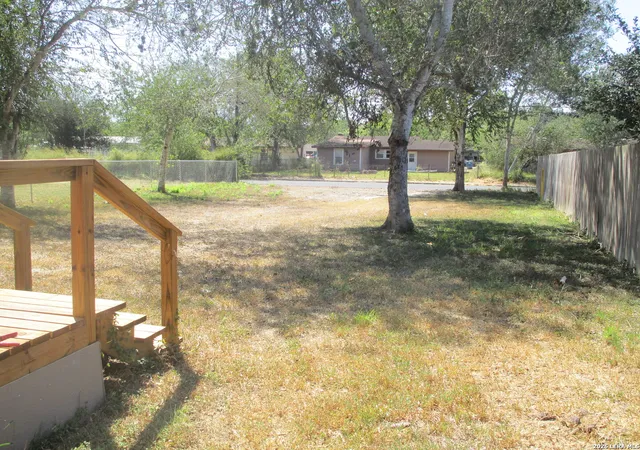 Photo 3 of Single family home for sale at 506 E Sarah St, Beeville, TX 78102 | MLS# 2013822 | Listing updated on 2026-09-24