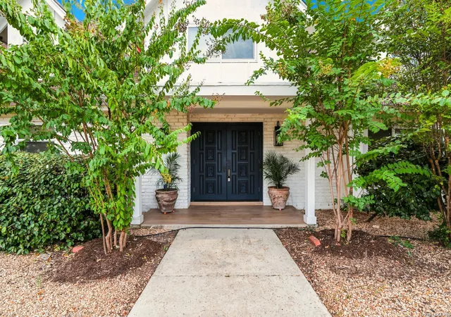 Photo 3 of Single family home for sale at 209 Dandelion Ln, Castle Hills, TX 78213 | MLS# 2013824 | Listing updated on 2026-09-14