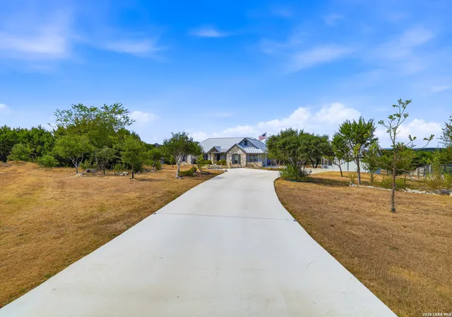 Photo 2 of Single family home for sale at 317 White Oak Trl, Boerne, TX 78006 | MLS# 2013840 | Listing updated on 2026-09-14