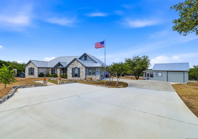 Photo 3 of Single family home for sale at 317 White Oak Trl, Boerne, TX 78006 | MLS# 2013840 | Listing updated on 2026-09-14