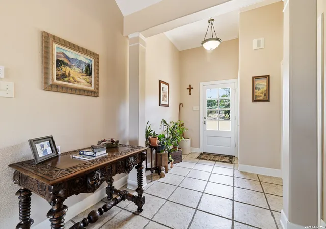 Photo 4 of Single family home for sale at 317 White Oak Trl, Boerne, TX 78006 | MLS# 2013840 | Listing updated on 2026-09-14