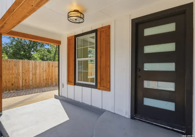 Photo 4 of Single family home for sale at 1008 Stonewall, San Antonio, TX 78211 | MLS# 2013854 | Listing updated on 2026-09-14