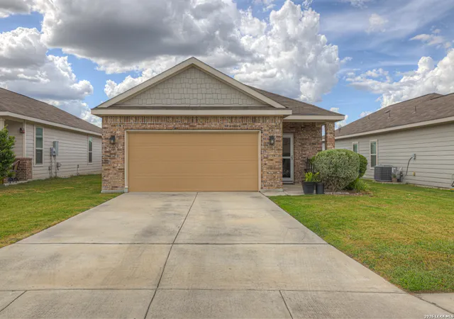 Photo 1 of Single family home for sale at 124 Laurel Grace Ln, New Braunfels, TX 78130 | MLS# 2013855 | Listing updated on 2026-09-15