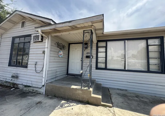 Photo 3 of Single family home for sale at 250 Golden Crown, San Antonio, TX 78223 | MLS# 2013857 | Listing updated on 2026-09-14