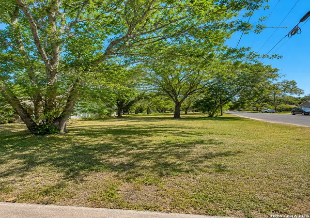 Photo 2 of Sale Pending at 418 Graham St, Boerne, TX 78006 | MLS# 2013863 | Listing updated on 2026-09-23