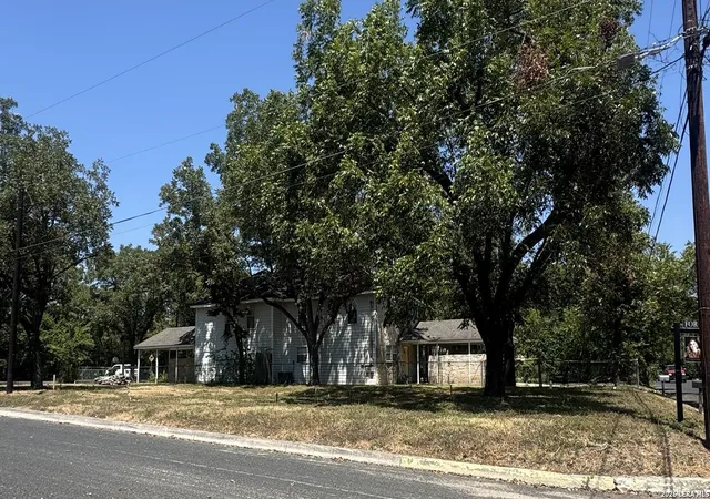 Photo 3 of Sale Pending at 418 Graham St, Boerne, TX 78006 | MLS# 2013863 | Listing updated on 2026-09-23