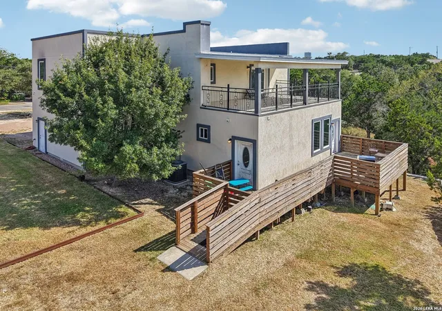 Photo 2 of Single family home for sale at 757 Canyon Bnd, Canyon Lake, TX 78133 | MLS# 2013879 | Listing updated on 2026-10-23