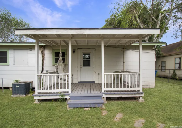 Photo 3 of Single family home for sale at 503 N Monroe St, Beeville, TX 78102 | MLS# 2013910 | Listing updated on 2026-09-14