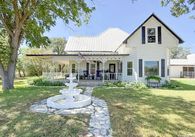 Photo 1 of Single family home for sale at 901 Zig Zag Ave, Devine, TX 78016 | MLS# 2013921 | Listing updated on 2026-09-14