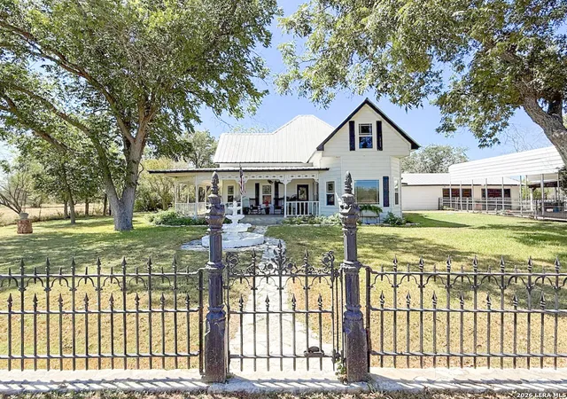 Photo 3 of Single family home for sale at 901 Zig Zag Ave, Devine, TX 78016 | MLS# 2013921 | Listing updated on 2026-09-14