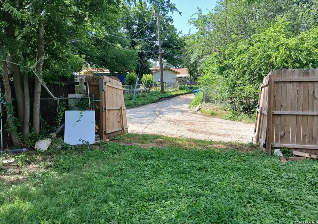 Photo 4 of Single family home for sale at 4102 Hunting Path, San Antonio, TX 78218 | MLS# 2013930 | Listing updated on 2026-09-13
