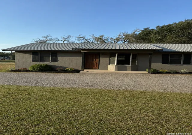 Photo 1 of Single family home for sale at 1012 E San Marcos St, Pearsall, TX 78061 | MLS# 2013934 | Listing updated on 2026-09-14