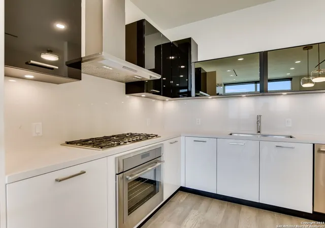 Photo 3 of Condo for sale at 123 Lexington Ave #1403, San Antonio, TX 78205 | MLS# 2013945 | Listing updated on 2026-09-14