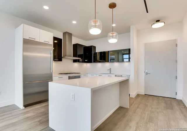 Photo 3 of Condo for sale at 123 Lexington Ave #1403, San Antonio, TX 78205 | MLS# 2013945 | Listing updated on 2026-09-14