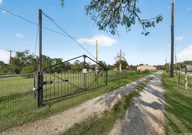 Photo 1 of Single family home for sale at 13450 Wheeler Rd, Atascosa, TX 78002 | MLS# 2013946 | Listing updated on 2026-09-14