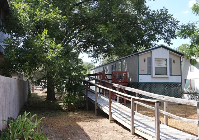 Photo 3 of Single family home for sale at 341 Meadow Lake, Seguin, TX 78155 | MLS# 2013965 | Listing updated on 2026-09-14