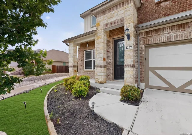 Photo 2 of Single family home for sale at 1239 Loma Rnch, New Braunfels, TX 78132 | MLS# 2013967 | Listing updated on 2026-09-14