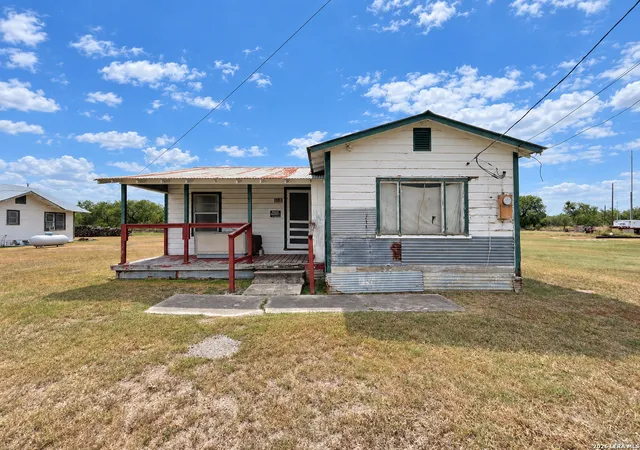 Photo 1 of Single family home for sale at 3030 Commerce, Campbellton, TX 78064 | MLS# 2013987 | Listing updated on 2026-09-04