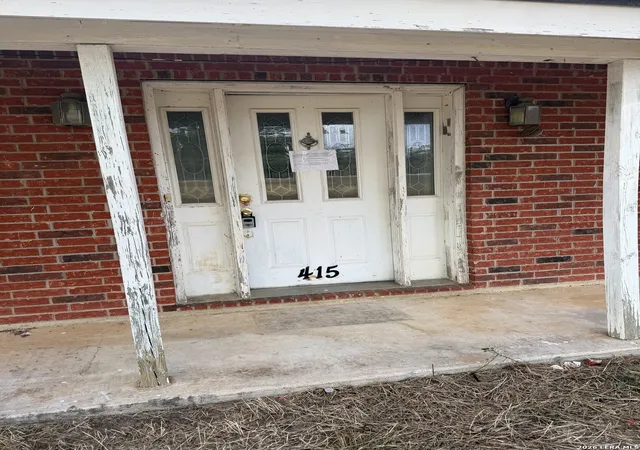 Photo 2 of Single family home for sale at 415 Se Main St, Stockdale, TX 78160 | MLS# 2013990 | Listing updated on 2026-09-14