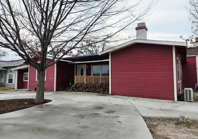 Photo 3 of Single family home for sale at 1916 N Main St, Del Rio, TX 78840 | MLS# 2013999 | Listing updated on 2026-09-14