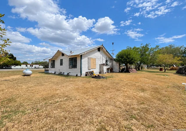 Photo 2 of Single family home for sale at 3050 Commerce St, Campbellton, TX 78008 | MLS# 2014000 | Listing updated on 2026-09-04