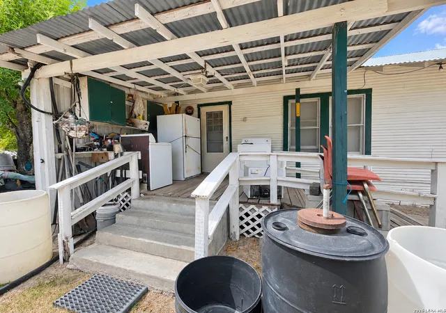 Photo 4 of Single family home for sale at 3050 Commerce St, Campbellton, TX 78008 | MLS# 2014000 | Listing updated on 2026-09-15
