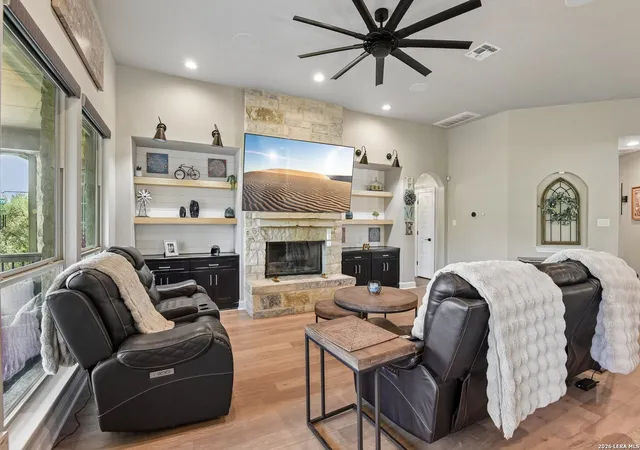 Photo 3 of Single family home for sale at 922 Santa Cruz Ln, New Braunfels, TX 78132 | MLS# 2014002 | Listing updated on 2026-09-17