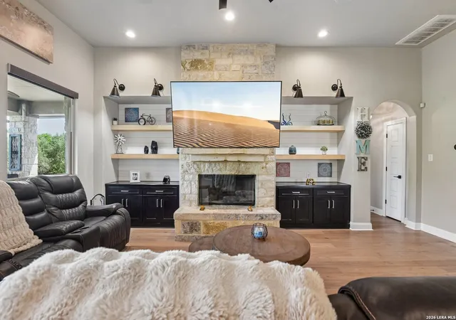 Photo 4 of Single family home for sale at 922 Santa Cruz Ln, New Braunfels, TX 78132 | MLS# 2014002 | Listing updated on 2026-09-17